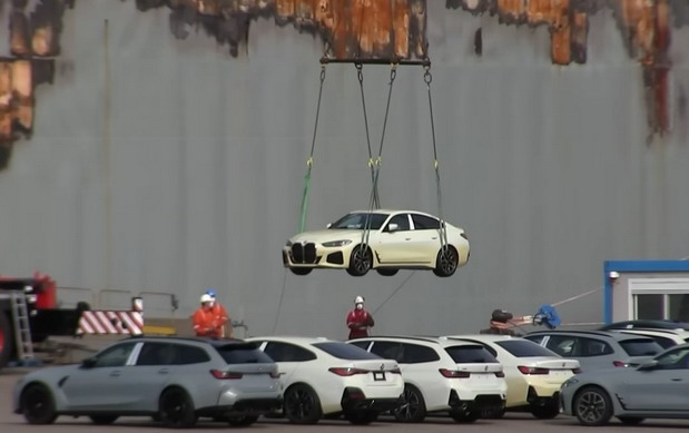 Na prodaju BMW automobili s teretnog broda uništenog u požaru?