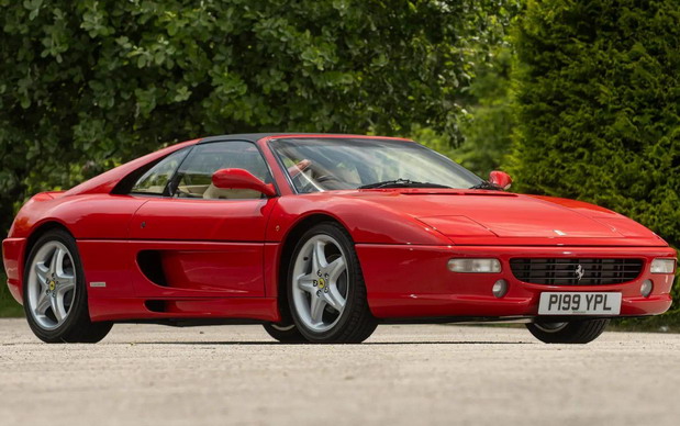 Na prodaju Ferrari F355 legendarnog Džeremija Klarksona