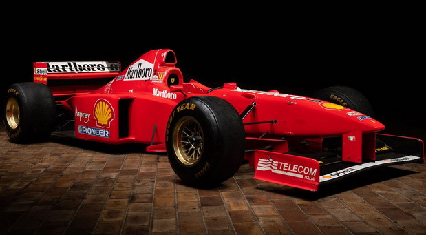 Na prodaju Ferrarijev F1 bolid koji je 1997. godine vozio Eddie Irvine