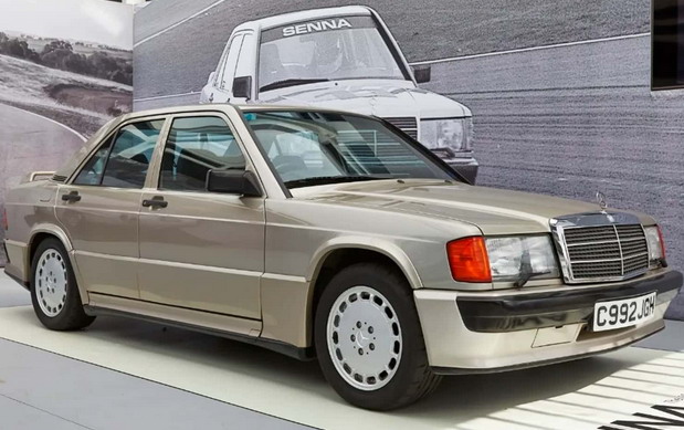 Na prodaju Mercedes-Benz 190 E 2.3-16 koji je bio u vlasništvu Ajrtona Sene