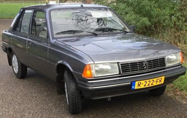 Na prodaju Peugeot 305 sa samo 13.326 kilometara