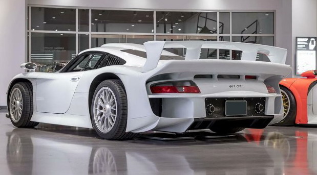 Na prodaju Porsche GT1 Strassenversion iz 1998. godine
