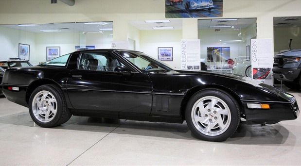 Na prodaju dva primerka Corvette ZR1 iz devedesetih, a još imaju zaštitne najlone