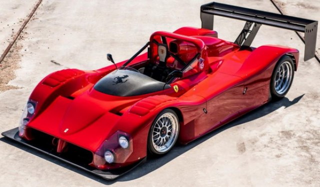 Na prodaju jedan od samo 40 trkačkih Ferrarija 333 SP