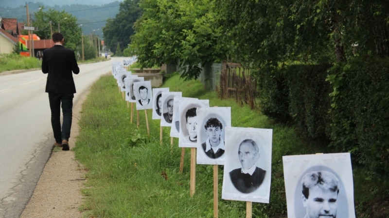Na putu prema Srebrenici postavljene fotografije građana srpske nacionalnosti ubijenih u ratu