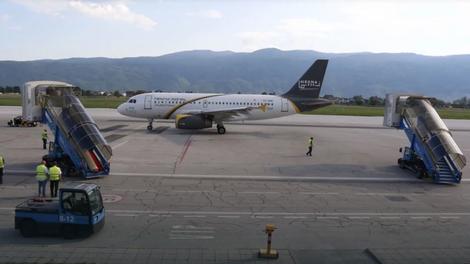 Na sarajevski aerodrom sleteo prvi avion iz Rijada, pojedini putnici MORAJU NAZAD zbog problema s vizama