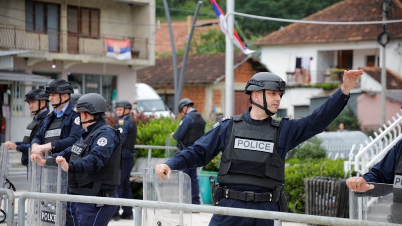 Na severu Kosova povređen policajac, napadnuta tri policijska automobila
