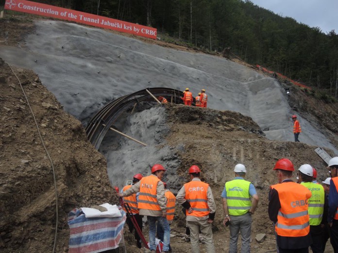 Na terenu 1.000 radnika – Crnogorci užurbano rade autoput koji ide kroz Sandžak