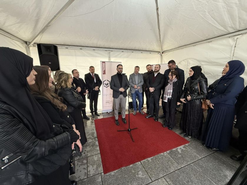Na trgu Gazi Isa-beg otvoren Festival knjige