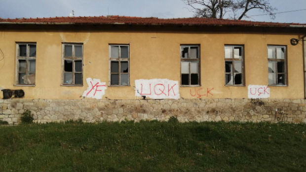 Na zgradi škole u Gojbulji ponovo grafiti OVK