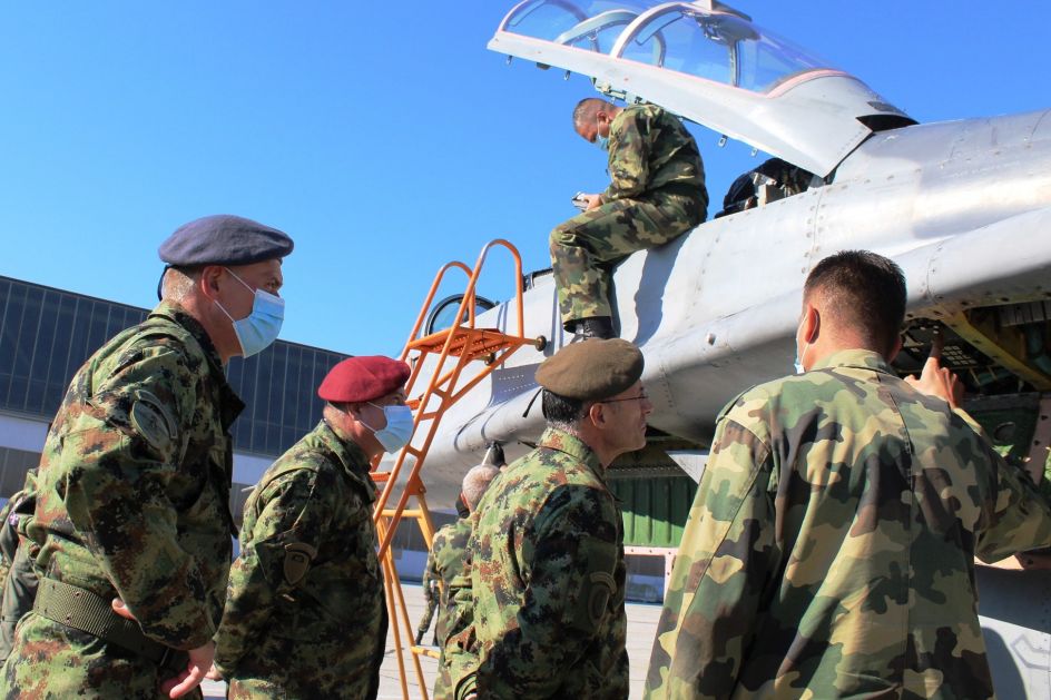 Načelnik Generalštaba obišao 101. lovačku eskadrilu: U toku radovi na modernizaciji aviona MiG-29