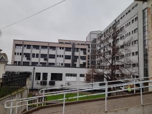 Načelnik psihijatrije u Leskovcu podneo ostavku zbog poziranja sa oružjem