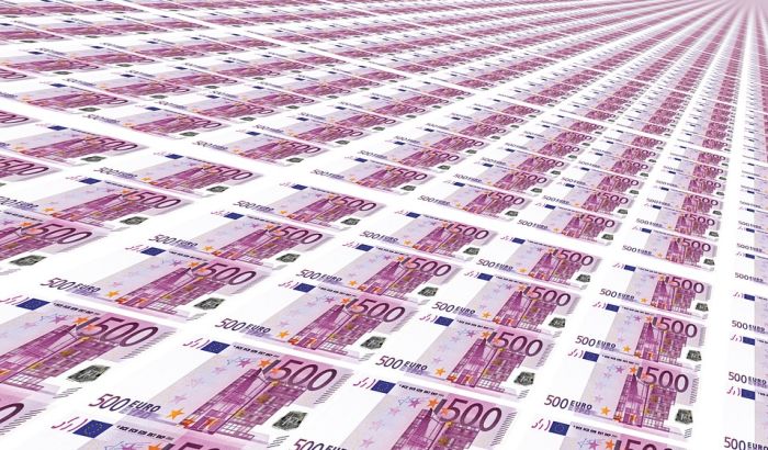 Nađeno 27.000 lažnih evra u automobilu iz Srbije