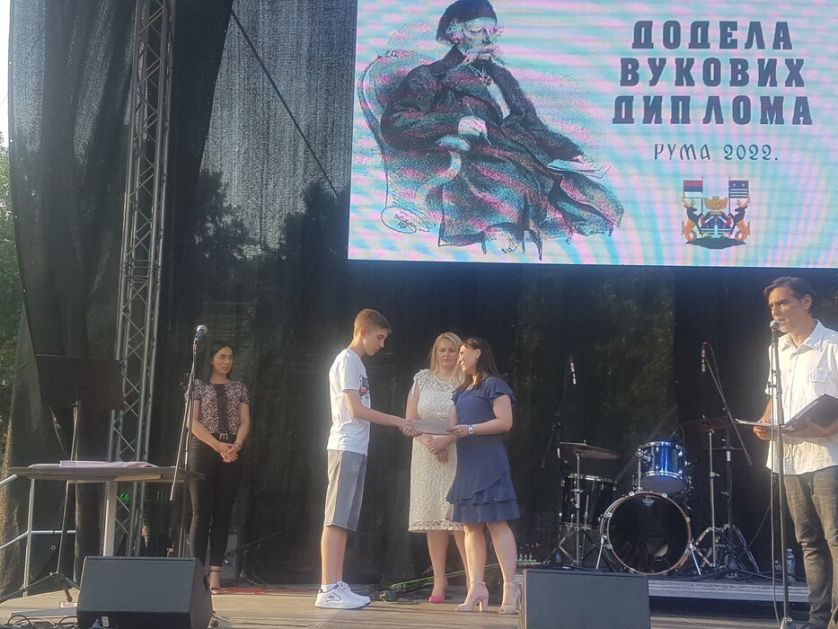 Nagrađeni najuspešniji učenici Rumske opštine
