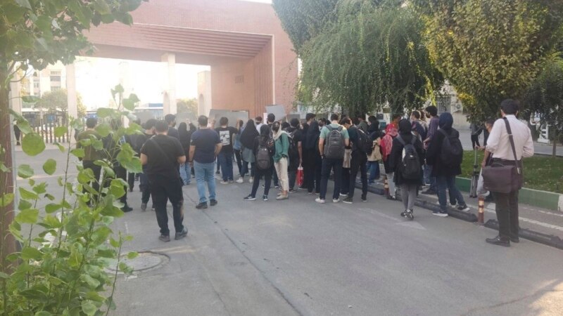 Najmanje 10 profesora otupušteno zbog podrške studentskim protestima u Iranu