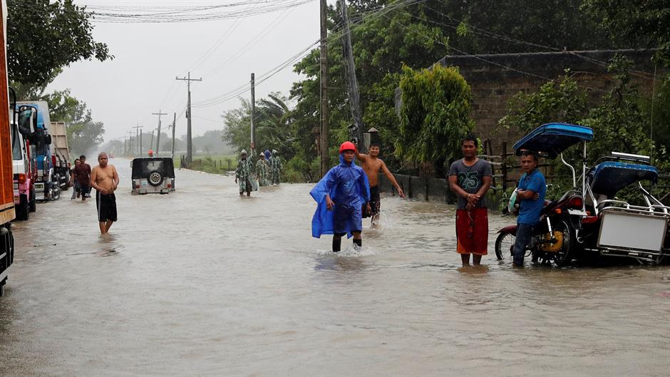 Najmanje 12 žrtava tajfuna na Filipinima