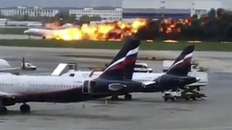Najmanje 40 ljudi stradalo u prinudnom sletanju ruskog aviona 