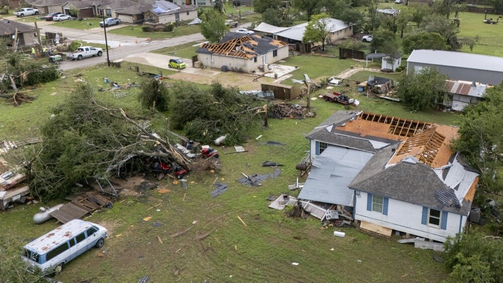 Najmanje 15 poginulih u tornadu u Teksasu, Oklahomi i Arkanzasu, 250.000 domaćinstava bez struje