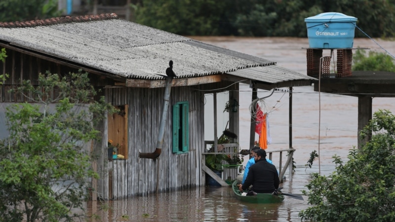 Najmanje 21 žrtva oluje na jugu Brazila