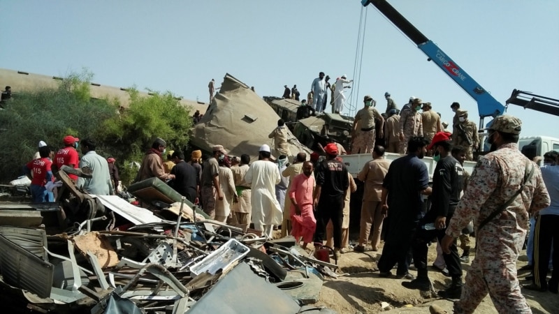 Desetine poginulih u sudaru vozova u Pakistanu