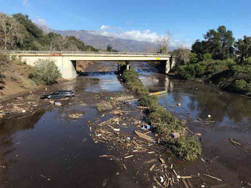 Najmanje osam osoba nestalo u bujicama blata u Kaliforniji