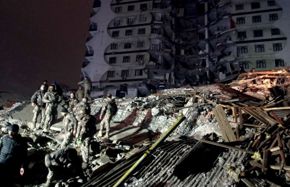 Više od 2.700 žrtava zemljotresa u Turskoj i Siriji, 13.580 povređenih, Erdogan proglasio sedmodnevnu žalost (VIDEO)
