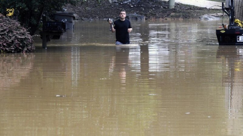 Najmanje četvoro mrtvih u bujičnim poplavama u Alabami