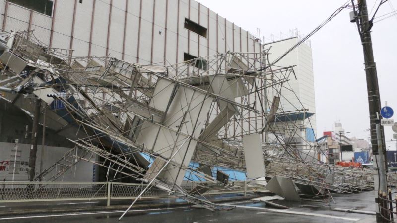 Najmanje dve žrtve u naletu tajfuna u Japanu