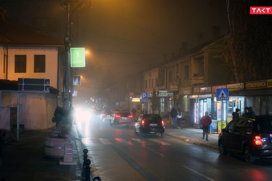 Najmanje tri saobraćajne nesreće u Novom Pazaru zbog zagađenog vazduha i nepreglednosti na putevima