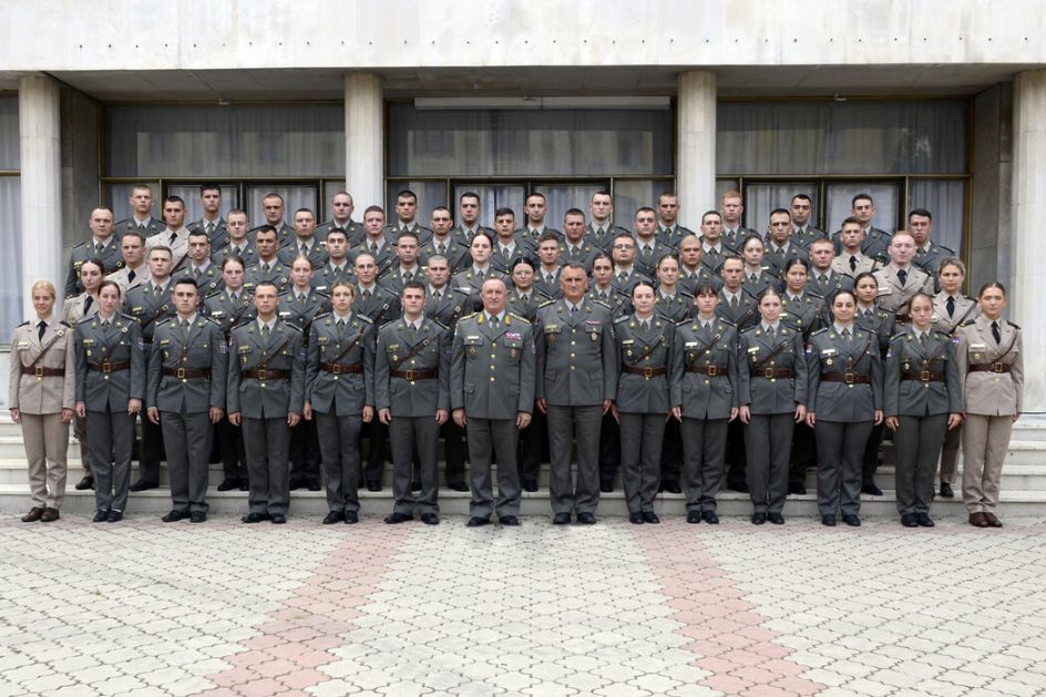 Najmlađi oficiri javili se na prve dužnosti u komandama i jedinicama Vojske Srbije
