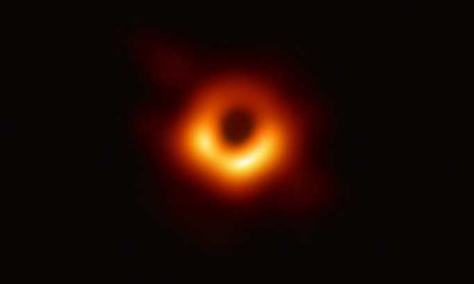 Najpoznatija crna rupa dobila ime