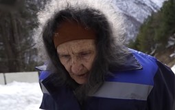 
					Najstarija ruska poštarka: Prkosi teškim uslovima i raznosi poštu po planinskim selima (VIDEO) 
					
									