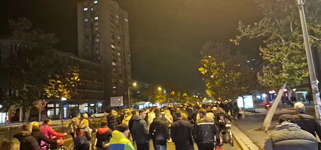 Nakon blokade Međumesne autobuske stanice, građani otišli do Banovine da podrže Milomira Jaćimovića