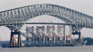 Nakon urušavanja mosta u Baltimoru: Nađena tela dvojice radnika sa broda, bila zarobljena u crvenom kamionetu u reci Patapsko