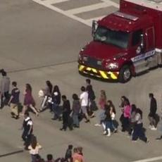 Nakon vesti o NOVOJ PUCNJAVI kod škole na Floridi OGLASILA SE POLICIJA: Otkrili šta se danas dešavalo (VIDEO)
