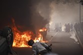 Nakon žestokih protesta – novi neredi: Bačena bomba na ambasadu