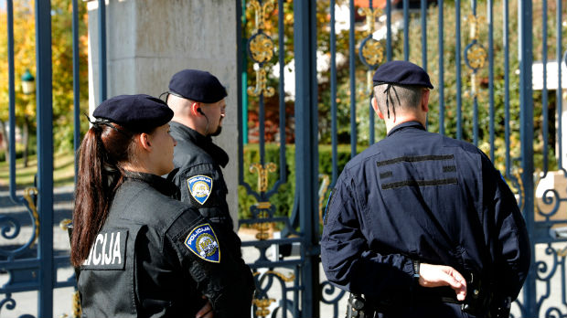 Naoružan čovek uhapšen kod zgrade predsednice Grabar Kitarović