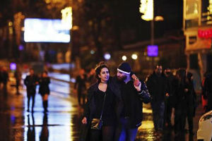 Naoružani Deda Mraz u elitnom klubu u Istanbulu ubio 39 ljudi, nestao preodeven