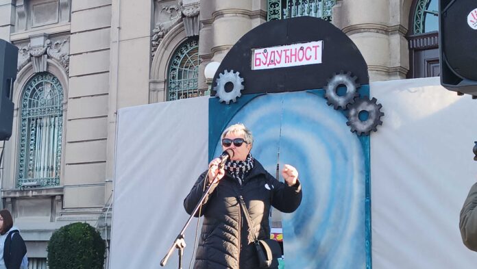 Napad na dekanicu inspirisan Informerom dobio epilog na sudu – „nož je držao Aleksandar Vučić“