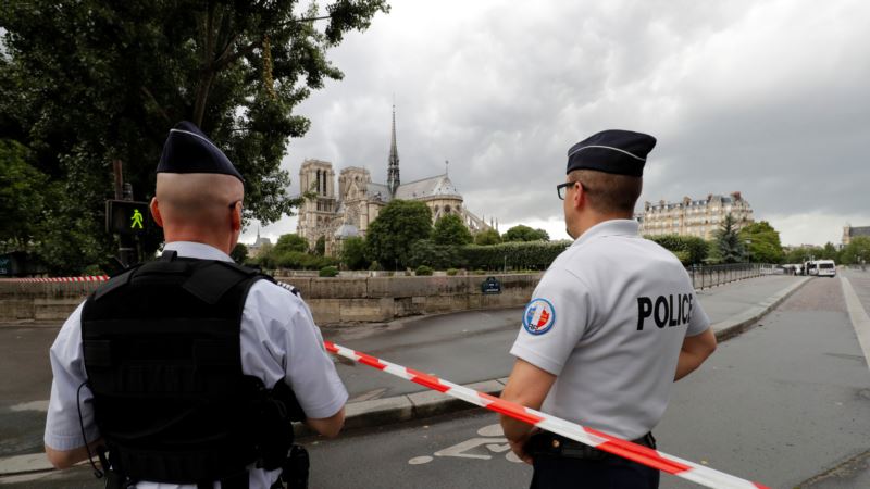 Osumnjičeni za napade u Parizu čečenskog porekla