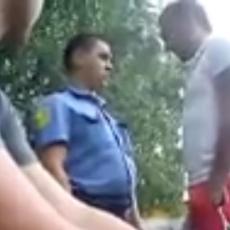Napao je policajca jer je bio od njega JAČI. Ali nije slutio da je reč o PAMETNOM POLICAJCU (VIDEO)