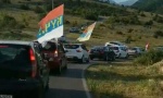 Napeto u Crnoj Gori: Policija razdvojila krstonosnu kolonu sa moštima Svetog Arsenija, Kuči pristižu u Podgoricu (VIDEO)