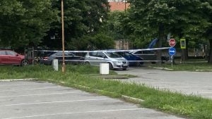 Napeto u Kuli pred večerašnji protest, parking u centru blokiran: Građani su besni i traže odgovornost za gađanje petardama i vatrometom