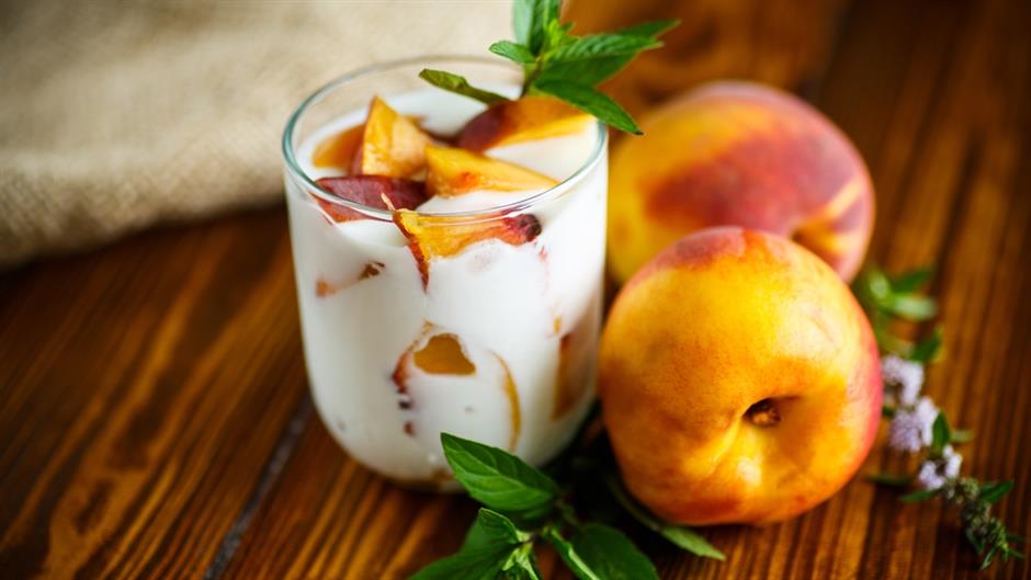 Napravite domaći voćni jogurt