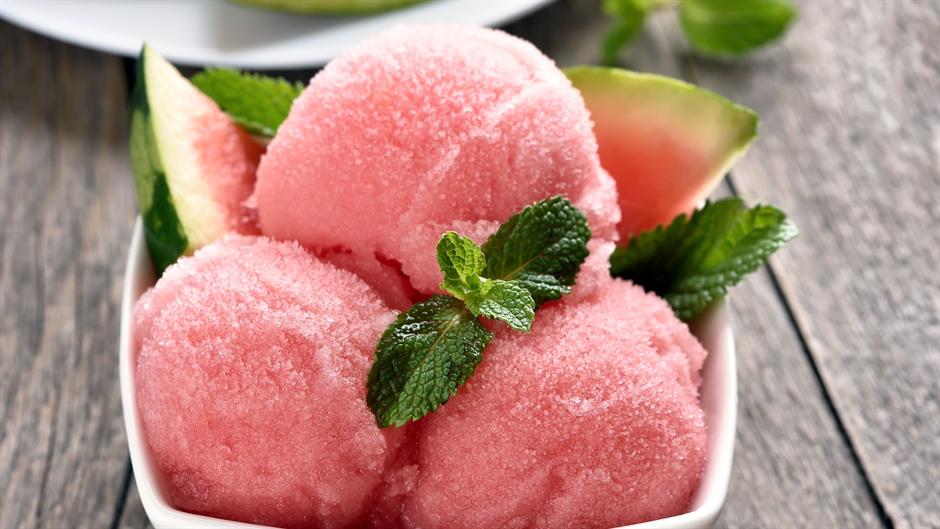 Napravite ukusan i osvežavajući sladoled od lubenice