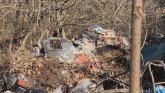 Napravljene divlje deponije u Čačku: Smrad se širi celim naseljem FOTO