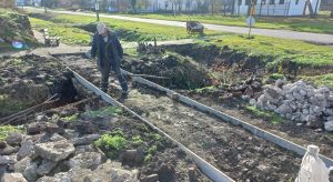 Nastavak radova na uređenju pešačkih staza u Hajdučici