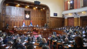 Nastavljena sednica skupštine, poslanici zabrinuti za porodicu Vučić