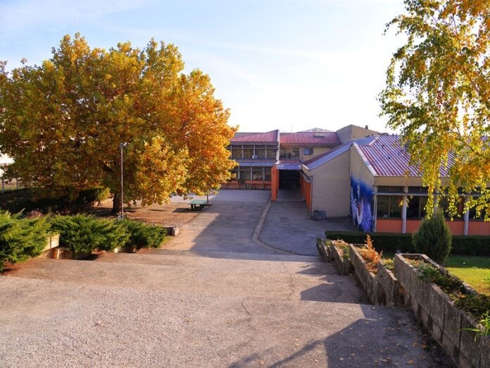 Nastavnica engleskog dala otkaz, tvrdi da je bila izložena mobingu – iz škole u Blacu sve negiraju