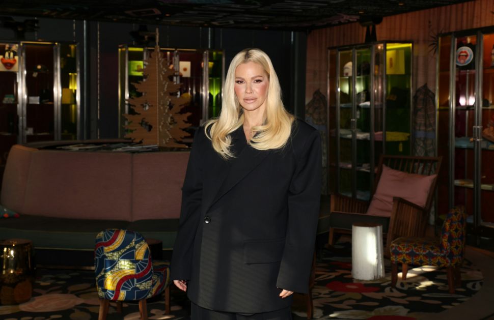 Nataša Bekvalac u stajlingu za desetku: Crni oversajz komplet najpoželjniji ove seone i svima dobro stoji FOTO